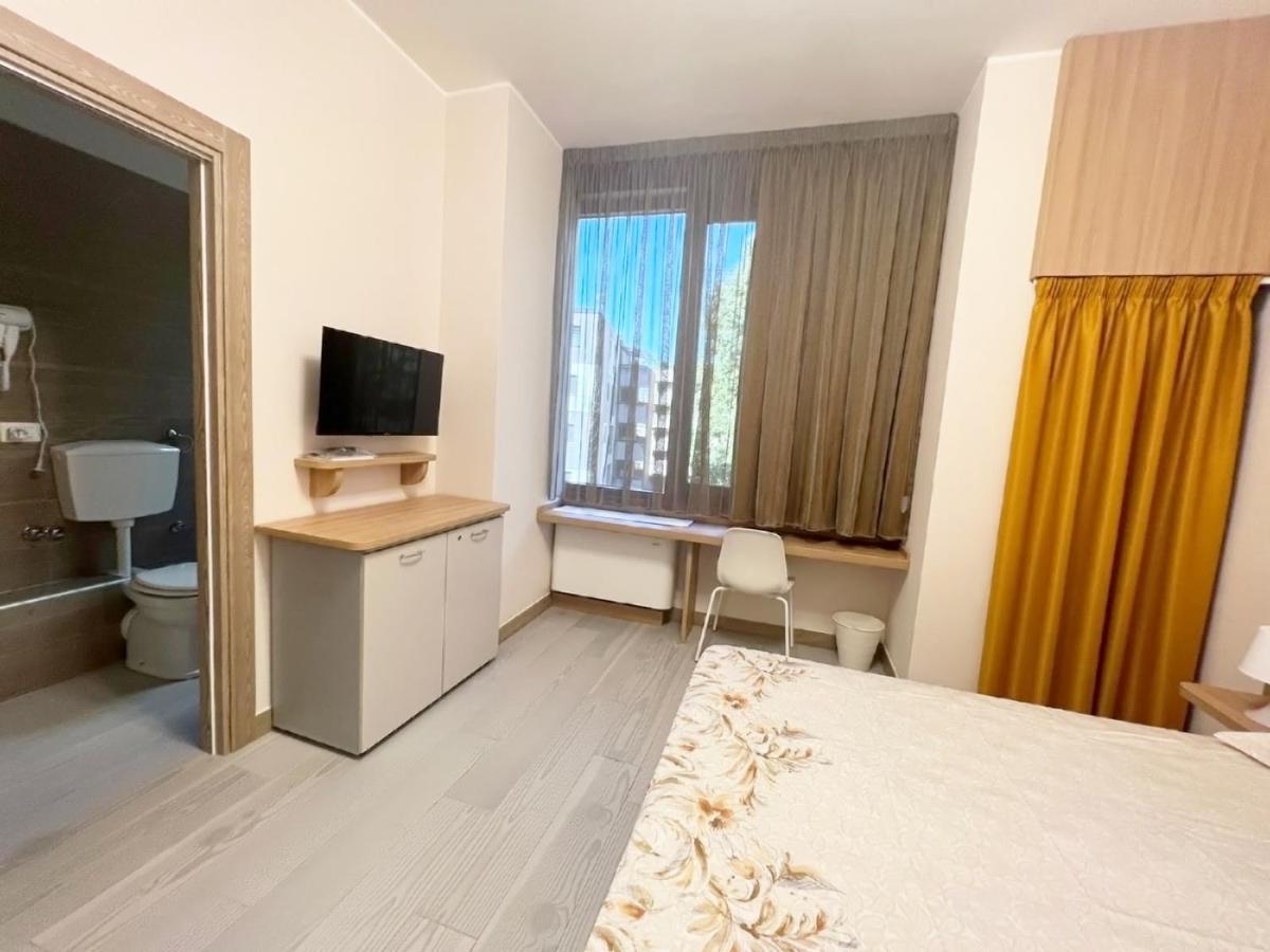 Sissi Comfort Rooms Foresteria Lombarda Monza Exteriör bild