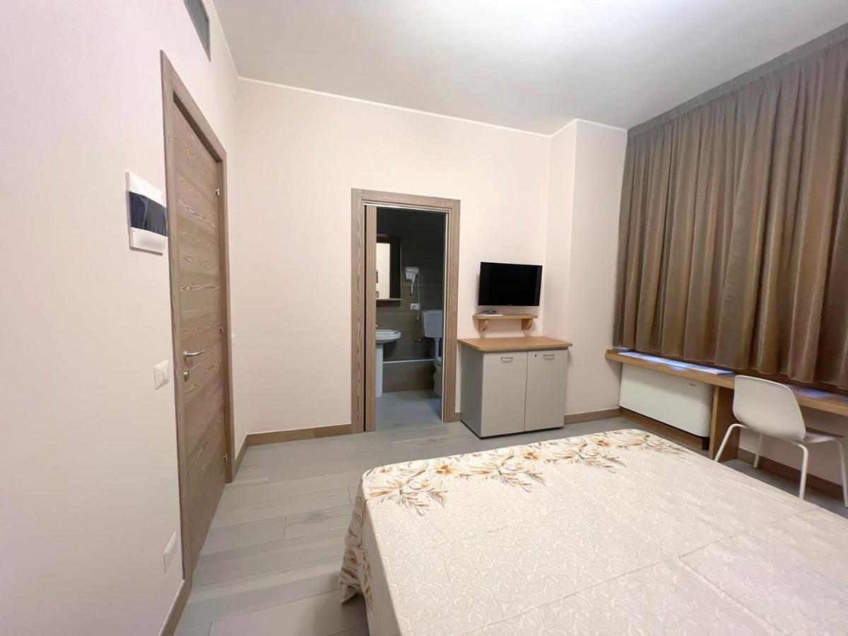 Sissi Comfort Rooms Foresteria Lombarda Monza Exteriör bild